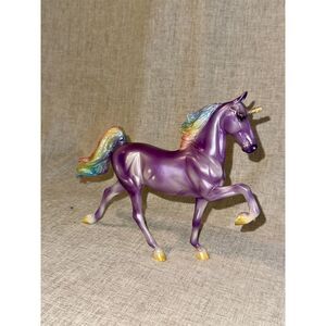Breyer RAINBOW MAGICAL UNICORN Saddlebred Purple Horse Toy Figure Freedom Series